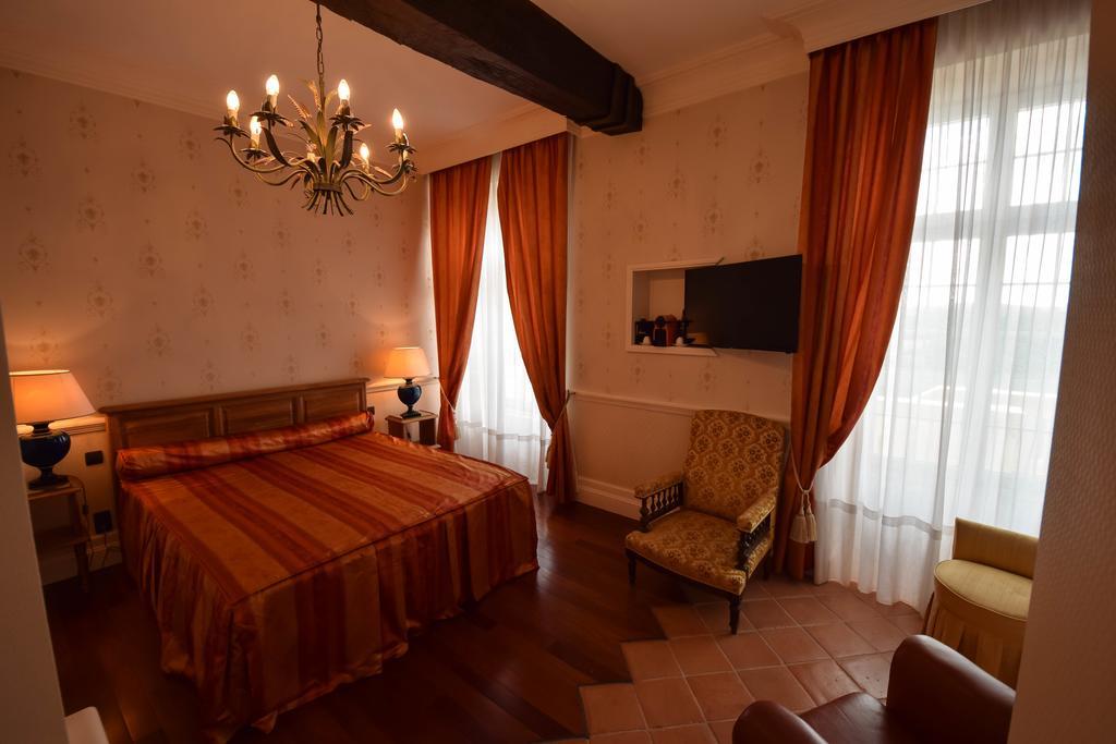 Bed and Breakfast Domaine De La Rocque à Liorac-sur-Louyre Extérieur photo